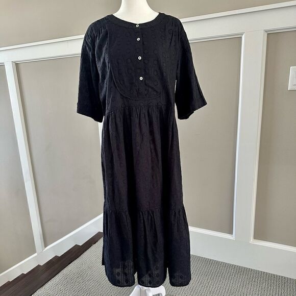 Anthropologie Dresses & Skirts - Anthropologie black, midi dress with half sleeves.